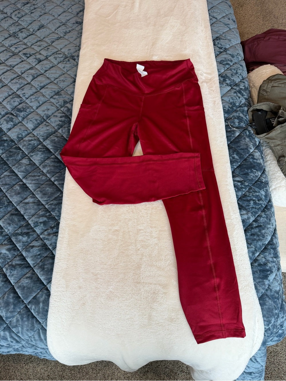 NWOT Fabletics Deep Red 7/8 Leggings with phone pockets - XL